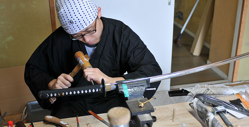 Sword cratsman, Nayuta Matsuda installing Mekugi on Suzaku Iaito sword