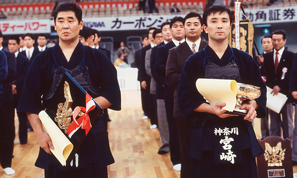 Photo of Miyazaki Masahiro winning All Japan Kendo Championship in 1990