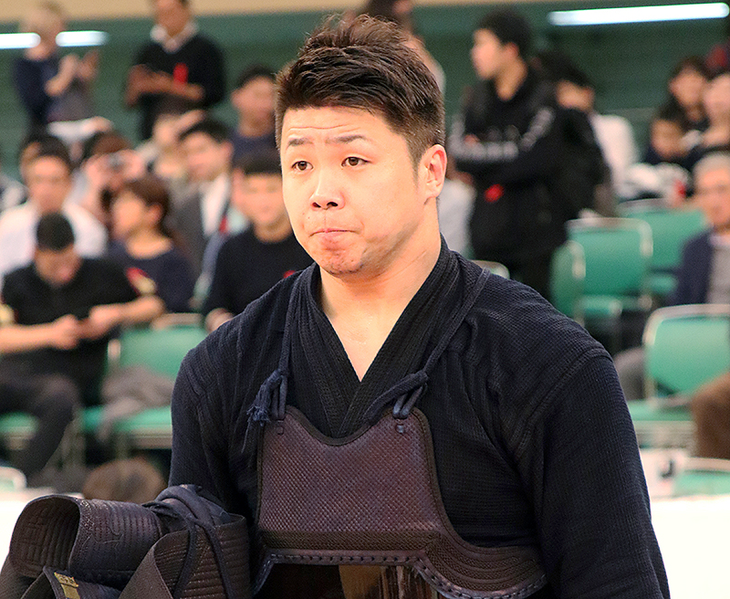 Nishimura senshu bowing to his opponent at the All Japan Kendo Championships 2018.