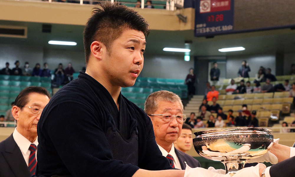 Nishimura Hidehisa, 2018 All Japan Kendo Championship winner receiving the trophy