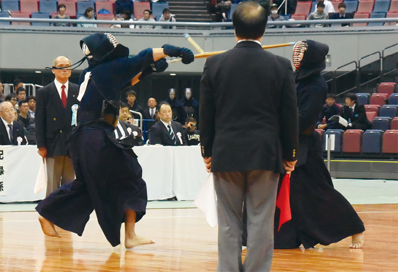 Matsuzaki hitting Men against Yamada.